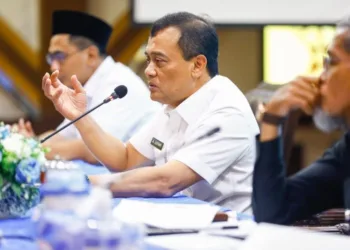 Gubernur Jawa Tengah, Ahmad Luthfi, dalam Rakor Pengendalian Operasional Kegiatan (POK) Triwulan II di Gedung B Lantai 5 Kantor Gubernur, Rabu, 23 Juli 2025. (Humas Pemprov Jateng/Lingkarjateng.id)