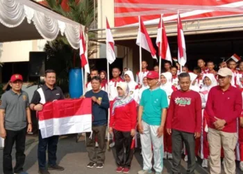 Wali Kota Pekalongan Afzan Arslan Djunaid bersama jajaran Forkopimda dan pelajar saat mengikuti kegiatan Agustusan tahun 2024. (Fahri Akbar/Lingkarjateng.id)