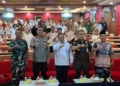 Perayaan HUT RI, Pemkab Semarang Siapkan Ragam Acara dan Lomba Seru 30 Bupati Semarang, Ngesti Nugraha (tengah), bersama Forkompimda Kabupaten Semarang menghadiri peluncuran logo HUT Ke-80 RI oleh Presiden RI, Prabowo Subianto secara daring di Kantor Setda Kabupaten Semarang, Rabu, 23 Juli 2025 sore. (Hesty Imaniar/Lingkarjateng.id)