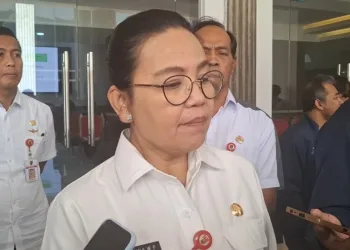 Heboh Beras Oplosan, Wali Kota Semarang Akan Perketat Pengawasan 32 Wali Kota Semarang, Agustina Wilujeng Pramestuti, saat diwawancarai awak media di Aula Balai Kota Semarang, pada Rabu, 16 Juli 2025. (Syahril Muadz/Lingkarjateng.id)