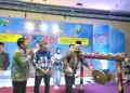 Rembang Expo 2025 Resmi Dibuka, Tampilkan Lebih dari 120 Stan UMKM 29 Peresmian Rembang Expo 2025 ditandai dengan pemukulan gong oleh Wakil Bupati Rembang, didampingi oleh Kepala Dindagkopukm (kanan), dan Edi Siswanto, Ketua Panitia Expo (tengah). Jumat malam, 25 Juli 2025 di Balai Kartini. (Muhammad Faalih, Lingjarjateng.id)
