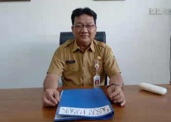 Kepala Dinsos Kendal, Muntoha saat dimintai keterangan di kantornya, Senin, 21 Juli 2025. (Arvian Maulana/Lingkarjateng.id)