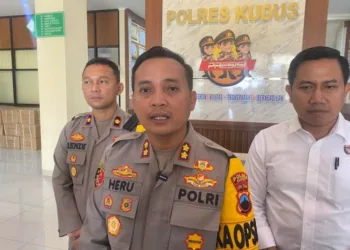 Kapolres Kudus AKBP Heru Dwi Purnomo memberikan keterangan kepada wartawan Senin, 21 Juli 2025. (Mohammad Fahtur Rohman/Lingkarjateng.id)