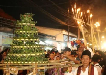 Suasana meriah Festival Bubur Suro Krapyak tahun lalu. Sedangkan untuk tahun ini, panitia kembali menyiapkan 3.000 porsi untuk pengunjung. (Fahri Akbar/Lingkarjateng.id)