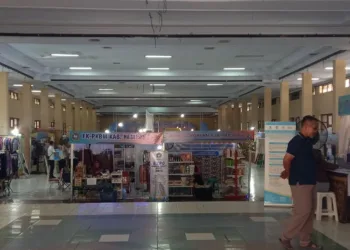 Kondisi lapak Rembang Expo 2025 saat siang tampak lengang, Rabu, 30 Juli 2025. (Muhammad Faalih/Lingkarjateng.id)