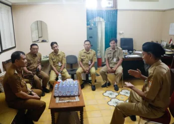 Gubernur Jawa Tengah, Ahmad Luthfi, saat melakukan sidak ke Kantor DPU Solo pada Senin, 14 Juli 2025 kemarin. (Dok. Pemprov Jateng/Lingkarjateng.id)