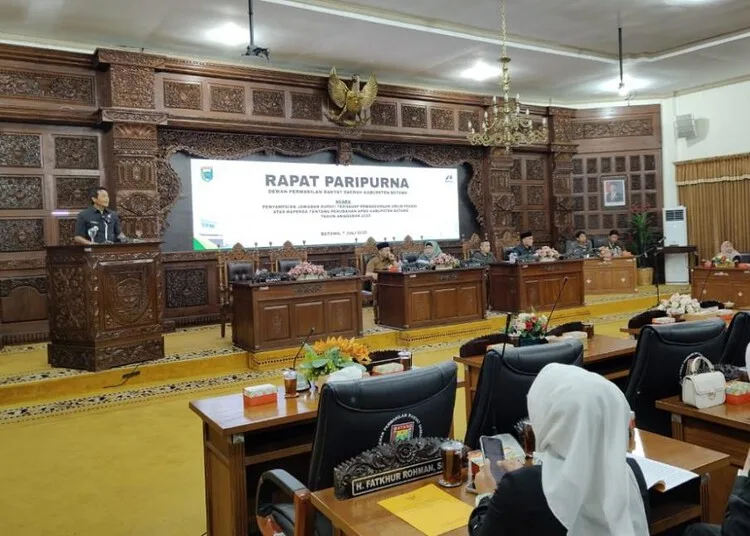 Suasana rapat paripurna di Kantor DPRD Kabupaten Batang pada Senin, 7 Juli 2025. (Dok. Pemkab Batang/Lingkarjateng.id)