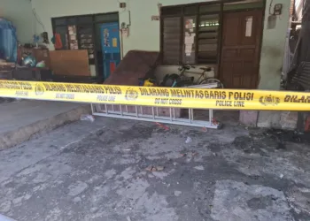 Rumah korban yang diduga melakukan aksi bakar diri di Jalan Puspowarno Tengah VII, Kelurahan Bojongsalaman, Kecamatan Semarang Barat, Kota Semarang, Rabu, 9 Juli 2025. (Syahril Muadz/Lingkarjateng.id)