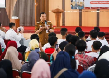 Gubernur Jawa Tengah, Ahmad Luthfi, saat menghadiri pembukaan Masa Pengenalan Lingkungan Sekolah (MPLS) 2025 Sekolah Rakyat Menengah Atas 17 Surakarta, Senin, 14 Juli 2025. (Dok. Pemprov Jateng/Lingkarjateng.id)