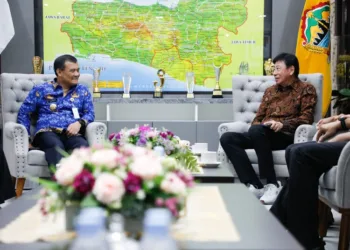 Gubernur Jawa Tengah, Ahmad Luthfi, saat menerima kunjungan CEO PT Susanti Megah, Hermawan Santoso, di Kantor Gubernur, Kamis, 17 Juli 2025. (Dok. Pemprov Jateng/Lingkarjateng.id)