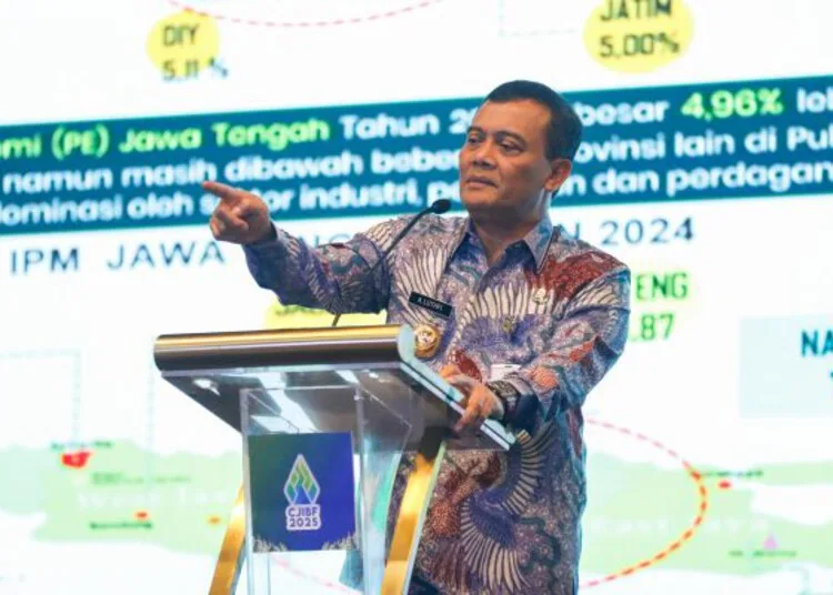 Gubernur Jateng Luthfi Tawarkan 15 Proyek Unggulan ke Investor dan Dubes 25 Gubernur Jawa Tengah, Ahmad Luthfi, saat membuka ajang Central Java Investment Business Forum (CJIBF) 2025 di Jakarta pada Selasa, 29 Juli 2025. (Dok. Pemprov Jateng/Lingkarjateng.id)