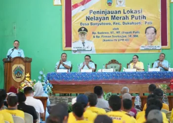 Peninjauan lokasi program Kampung Nelayan Modern Merah Putih di TPI Banyutowo, Kecamatan Dukuhseti, Kabupaten Pati, pada Minggu, 13 Juli 2025. (Dok. Pemkab Pati/Lingkarjateng.id)