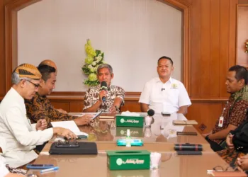 Sekda Jawa Tengah, Sumarno, saat menghadiri Rapat Koordinasi penyelenggaraan Soloraya Trade, Tourism, Investment Expo (STTIE), di Adem Ayem Resto Surakarta, Kamis, 24 Juli 2025. (Dok. Pemprov Jateng/Lingkarjateng.id)