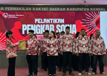 Jadi Ketua SOIna Kendal, Iqbal Komitmen Majukan Atlet Disabilitas Intelektual 25 Prosesi pelantikan pengurus SOIna Kabupaten Kendal di Ruang Paripurna DPRD Kendal pada Minggu, 6 Juli 2025. (Unggul Priambodo/Lingkarjateng.id)