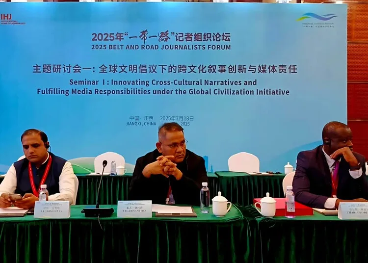 Ketua Umum JMSI Teguh Santosa dalam pertemuan wartawan dunia “Belt and Road Journalists Forum” di Ganzhou, Jiangxi, Tiongkok, Jumat, 18 Juli 2025. (Dok. JMSI Network/Lingkarjateng.id)