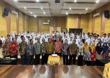 Sharing session masuk perguruan tinggi dalam rangkaian kegiatan reuni alumni SMAN 1 Kendal angkatan 1985 pada Kamis, 31 Juli 2025. (Unggul Priambodo/Lingkarjateng.id)