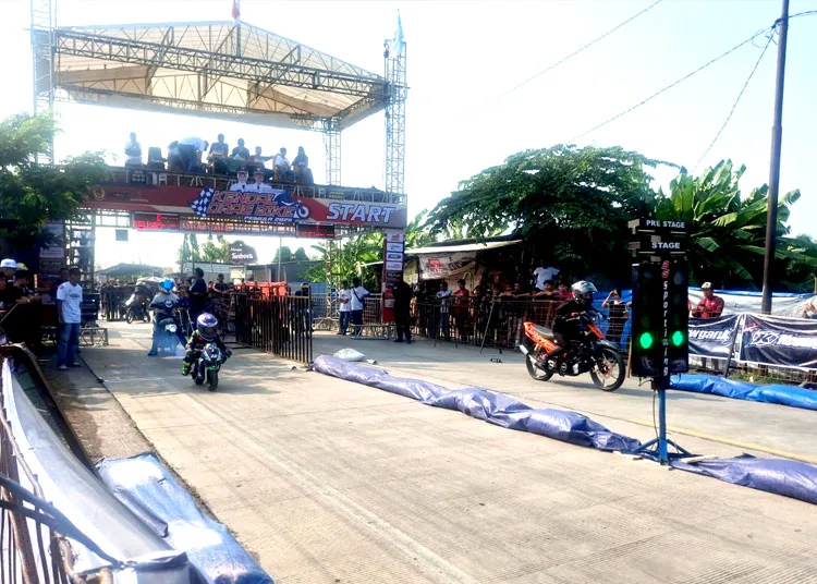 600 Pembalap Ramaikan Dragbike Pemula 2025 di Kendal 25 Suasana Balapan Dragbike Pemula 2025 (Unggul Priambodo)