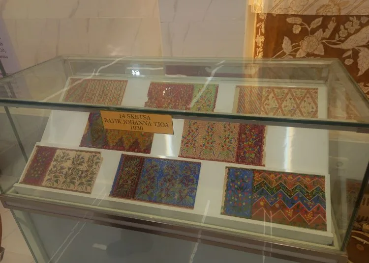 Dinarpus Rembang Diminta Lengkapi Arsip Jaringan Dagang Batik Lasem 25 POTRET: Sketsa batik Lasem tahun 1930 di Museum Batik Rumah Merah Heritage Lasem, Kabupaten Rembang. (Muhammad Faalih/Lingkarjateng.id)