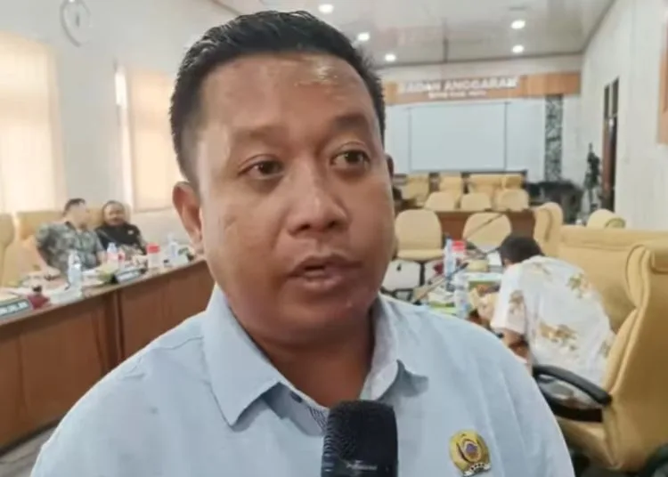 Bahas Hak Angket Kebijakan Bupati Pati Sudewo, Dewan Panggil Eks Pegawai RSUD Soewondo 25 Ketua pansus hak angket kebijakan Bupati Sudewo, Teguh Bandang Waluyo, di ruang rapat banggar DPRD Pati pada Kamis, 14 Agustus 2025. (Lingkar Network/Lingkarjateng.id)