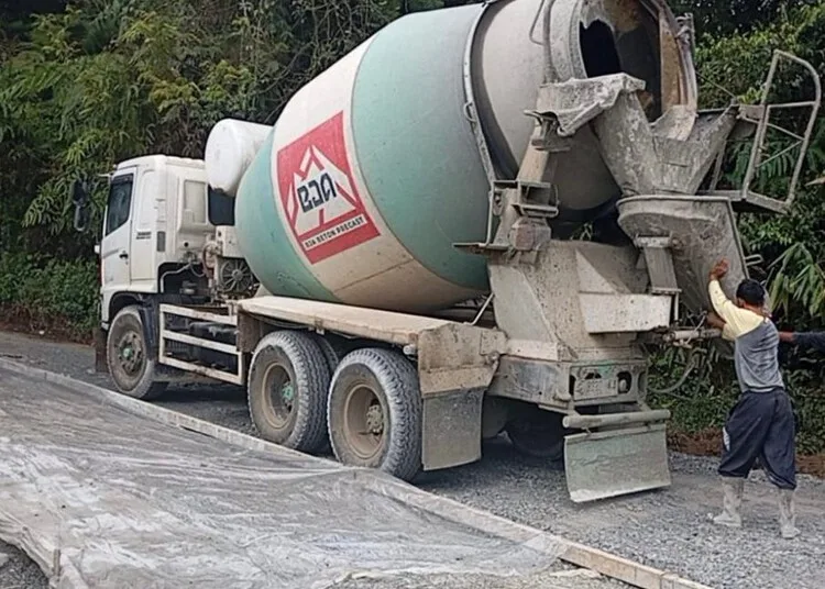 Jadi Jalur Vital, Pemkab Batang Kebut Perbaikan Jalan Bandar-Gerlang 25 Proses perbaikan Jalan Bandar-Gerlang di Kabupaten Batang, Rabu, 20 Agustus 2025. (Pemkab Batang/Lingkarjateng.id)