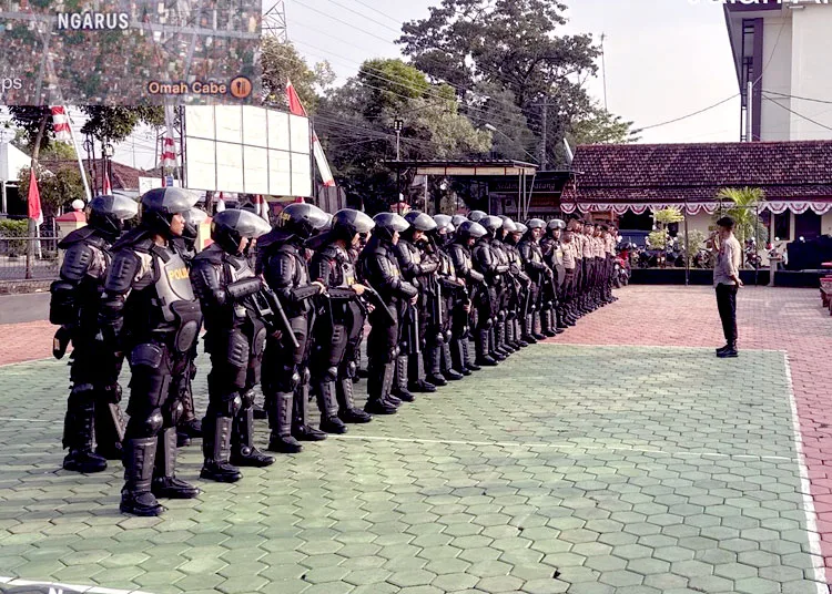 Jelang Demo Tanggal 13, Pleton Raimas Polresta Pati Latihan Pengendalian Massa 25 Satuan Samapta Polresta Pati menggelar latihan Pleton Raimas di Lapangan Mako Brimob Pati, Senin (11/8/2025) pagi (humas polresta pati)