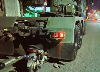 TKP: Lokasi kecelakaan pengendara sepeda motor menabrak mobil dinas TNI di  Jalan Jenderal Sudirman, Kelurahan Ledok, Kecamatan Argomulyo, Kota Salatiga, Rabu 20 Agustus 2025. (Humas Polres Salatiga/Lingkarjateng.id)