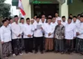 BACAKAN MAKLUMAT: Ketua PCNU Pati Yusuf Hasyim membacakan maklumat terkait kondisi sosial politik di halaman kantor PCNU Pati pada Minggu, 10 Agustus 2025. (YouTube NU Pati/Lingkarjateng.id)
