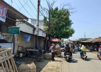 Pedagang di Jalan Patimura yang akan direlokasi ke Pasar Batang. (Pemkab Batang/Lingkarjateng.id)