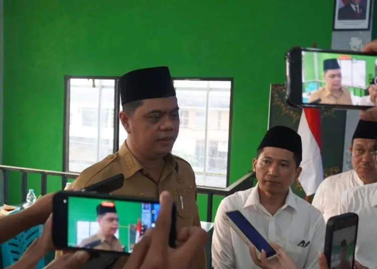 Bupati Jepara, Witiarso Utomo, saat menghadiri sosialisasi hasil Bahtsul Masa’il di Gedung PCNU Jepara, Senin, 4 Agustus 2025. (Tomi Budianto/Lingkarjateng.id)