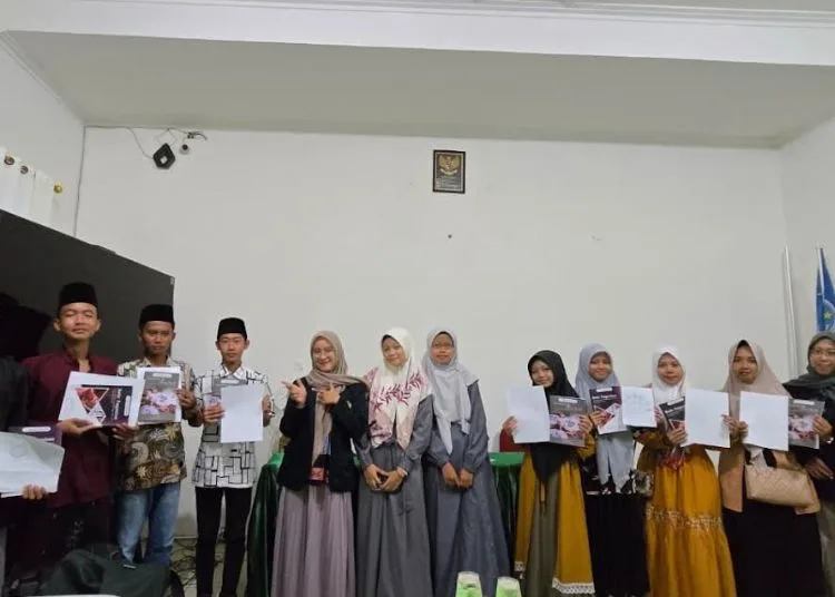 Pemuda Desa Padurenan Diajak Hidupkan Kembali Seni Bordir Kudus 25 PELATIHAN: Kegiatan pendampingan Pojok Etalase Karya keterampilan bordir di Desa Padurenan, Kecamatan Gebog, Kabupaten Kudus. (Nisa Hafizhotus Syarifa/Lingkarjateng.id)