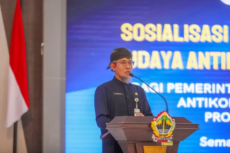 Sekda Jateng Minta Penyuluhan Antikorupsi Jangkau Desa 25 Sekda Jawa Tengah, Sumarno, saat membuka kegiatan Sosialisasi Penguatan Integritas, Budaya Antikorupsi, dan Gratifikasi yang digelar oleh Forum Penyuluh Antikorupsi dan Perpakinas Provinsi Jawa Tengah di Wisma Perdamaian, Semarang, pada Kamis, 21 Agustus 2025. (Pemprov Jateng/Lingkarjateng.id)