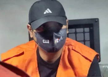 Sekda Kabupaten Klaten JP ditahan oleh Kejati Jateng sebagai tersangka kasus dugaan korupsi sewa Plaza Klaten di Semarang, Rabu (27/8/2025)