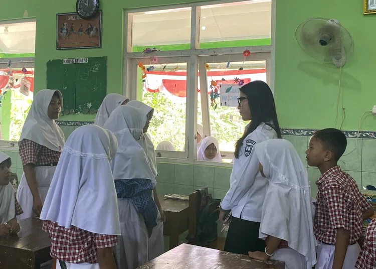 Wakil Bupati Kudus Larang Sekolah Jual LKS ke Siswa 25 Wakil Bupati Kudus, Bellinda Putri Sabrina Birton, saat mengunjungi SD 1 Terban, Kecamatan Jekulo, pada Rabu, 27 Agustus 2025 kemarin. (Nisa Hafizhotus S./Lingkarjateng.id)