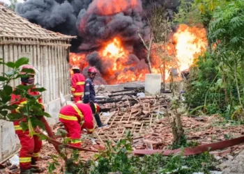 Kebakaran sumur minyak di Blora telah menewaskan 3 jiwa, Senin, 18 Agustus 2025. (Eko Wicaksono/Lingkarjateng.id)