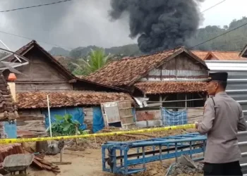 Penampakan pengeboran sumur minyak ilegal di area padat permukiman warga, Dukuh Gendono, Desa Gandu, Kecamatan Bogorejo, Kabupaten Blora. (Antara)