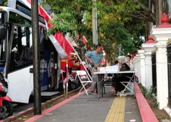 Petugas Simling saat melayani masyarakat di Grobogan Expo, Jumat, 29 Agustus 2025. (Ahmad Abror/Lingkarjateng.id)