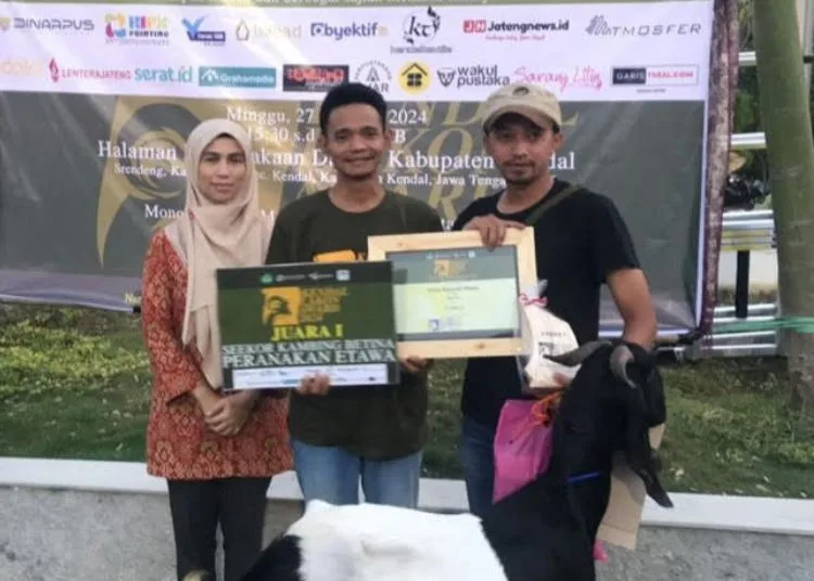 Sayembara Kendal Cerpen Award 2025 Digelar, Usung Tema Kearifan Lokal 25 Pemenang dari Kendal Cerpen Award 2025 yang mendapatkan hadiah berupa kambing. (Dok. Pribadi/Lingkarjateng.id)