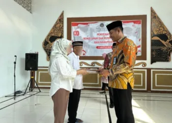 Narapidana Rutan Kelas IIB Kudus mendapatkan remisi dalam rangka peringatan Hari Ulang Tahun (HUT) ke-80 Kemerdekaan Republik Indonesia. (Fahtur Rohman/Lingkarjateng.id)