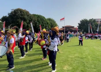 Istri ASN Jadi Sasaran Penyuluhan Anti Korupsi di Kudus 27 Ratusan ASN ikut memeriahkan HUT RI 80 di Halaman Pendopo Kudus. (Mohammad Fahtur Rohman/Lingkarjateng.id)