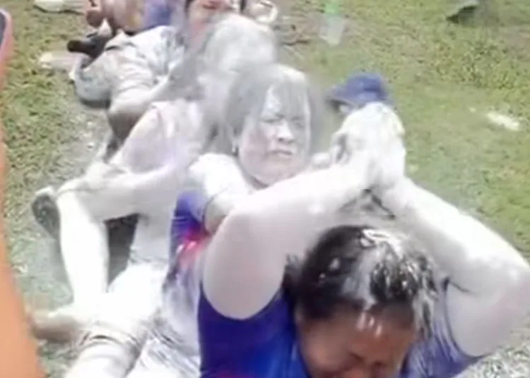 15 Lomba 17 Agustus Kekinian yang Seru, Lucu, dan Cocok untuk Semua Usia 27 lomba estafet tepung