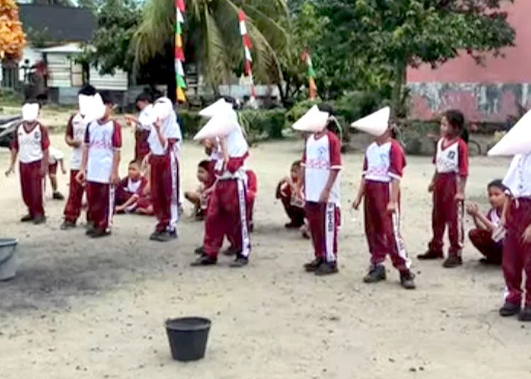 15 Lomba 17 Agustus Kekinian yang Seru, Lucu, dan Cocok untuk Semua Usia 26 lomba topeng kerucut