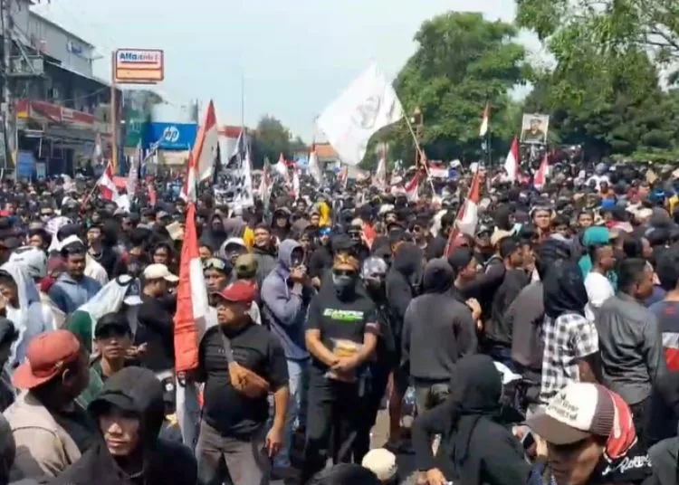Aliansi Masyarakat Pati Hentikan Aksi Demo Selama Proses Hak Angket DPRD 25 Demo Aliansi Masyarakat Pati Bersatu (AMPB), Rabu, 13 Agustus 2025 lalu. (Lingkar Network)