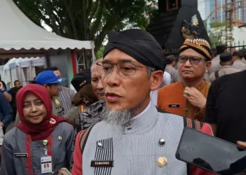 Sekretaris Daerah (Sekda) Jateng, Sumarno saat diwawancara di Semarang, Selasa, 19 Agustus 2025. (Rizky Syahrul/Lingkarjateng.id)