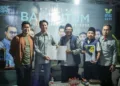 Pendaftaran Ditutup, Tahapan Pemilihan Ketua Umum HIPMI Jepara Dipastikan Transparan 28 Panitia Musyawarah Cabang (MUSCAB) V BPC HIPMI Kabupaten Jepara menunjukkan berkas pendaftaran bakal calon ketua umum. (Tomi Budianto/Lingkarjateng.id)