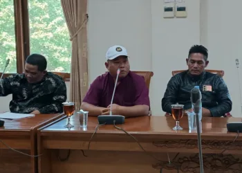 Perwakilan Masyarakat Peduli Muryolobo saat beraudiensi dengan DPRD Jepara pada Selasa, 26 Agustus 2025. (Tomi Budianto/Lingkarjateng.id)