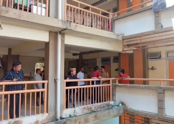 Komisi C DPRD Kabupaten Semarang saat meninjau Rusunawa Ambarawa pada Rabu, 6 Agustus 2025. (Hesty Imaniar/Lingkarjateng.id)