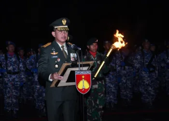 HUT ke-80 RI, Pangdam IV/Diponegoro Pimpin Apel Renungan Suci di TMPN Giri Tunggal Semarang 27 Pangdam IV/Diponegoro Mayjen TNI Achiruddin memimpin langsung jalannya Apel Kehormatan dan Renungan Suci di Taman Makam Pahlawan Nasional (TMPN) Giri Tunggal Semarang, Minggu dini hari, 17 Agustus 2025. (Pendam IV/Diponegoro/Lingkarjateng.id)
