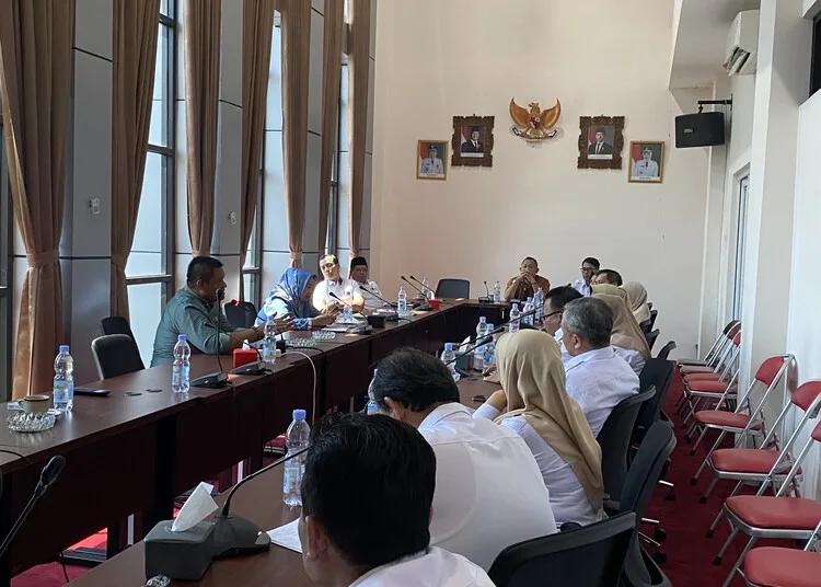 Dugaan Pungli K3S Kecamatan Jati, DPRD Kudus Panggil 9 Korwil 25 Komisi D DPRD Kabupaten Kudus saat melakukan audiensi bersama Disdikpora dan sembilan Korwil SD pada Rabu, 6 Agustus 2025. (Nisa Hafizhotus S./Lingkarjateng.id)