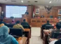 Ketua Panitia Angket DPRD Kota Salatiga Saiful Mashud menyampaikan kesimpulan penyelidikan dugaan pelanggaran Undang-undang yang diduga dilakukan Wali Kota Salatiga kepada peserta rapat paripurna di Ruang Bhineka Tunggal Ika, Senin, 25 Agustus 2025. (Angga Rosa/Lingkarjateng.id)