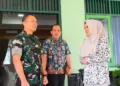 Bupati Pekalongan Fadia Arafiq bersama Brigjen TNI Parlindungan Hutagalung saat kegiatan asistensi TMMD Reguler ke-125 di Markas Kodim 0710/Pekalongan, Kamis, 7 Agustus 2025. (Fahri Akbar/Lingkarjateng.id)